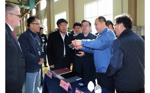 省经信委副主任王万良一行来宝丰公司调研